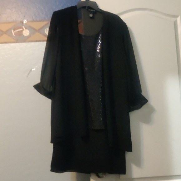 Dress - Picture 1 of 2